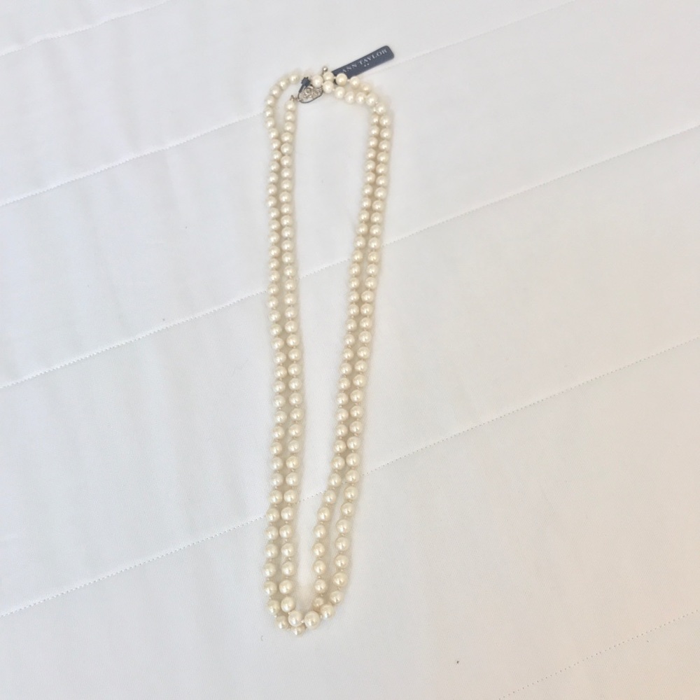 Ann Taylor pearl necklace